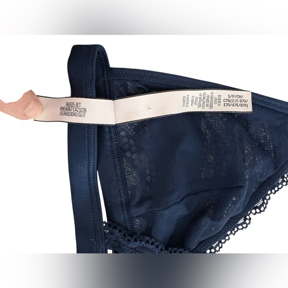 VICTORIA’S SECRET Bralette in Dark blue lace. NWOT - Picture 5 of 6
